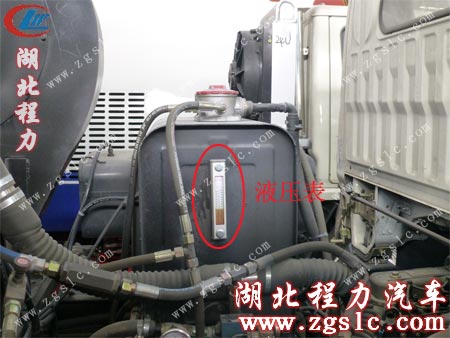 東風國四天錦道路清掃車液壓油箱照片 東風國四天錦道路清掃車液壓油箱照片