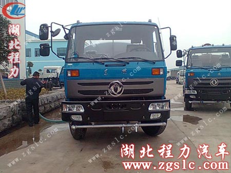 湖北程力專業(yè)師傅徐師傅為客戶展示試水流程 湖北程力專業(yè)師傅徐師傅為客戶展示試水流程