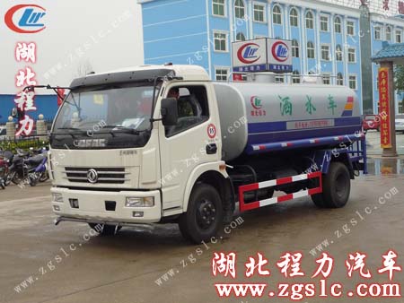 湖北程力東風多利卡灑水車出廠門口照片 湖北程力東風多利卡灑水車出廠門口照片