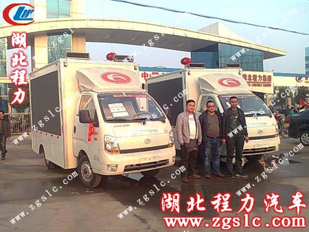 客戶在廠門口合影 客戶在廠門口合影