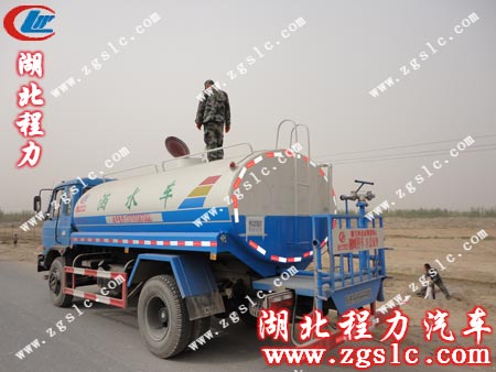 東風145灑水車直接投入使用 東風145灑水車直接投入使用