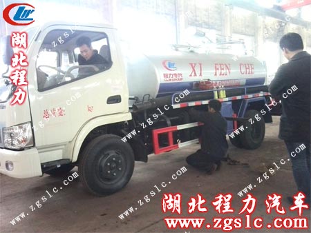 付師傅認真工作中 付師傅認真工作中