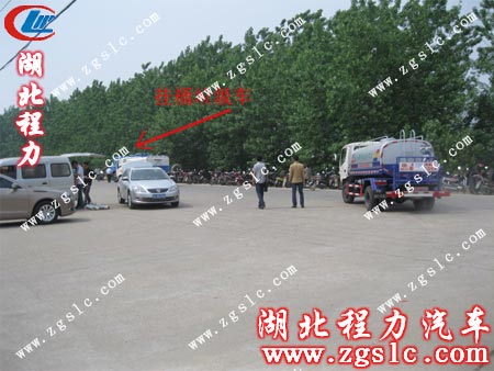 湖北程力兩輛環衛車一同出發 東湖北程力兩輛環衛車一同出發