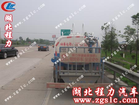 福田2600灑水車在路上 福田2600灑水車在路上