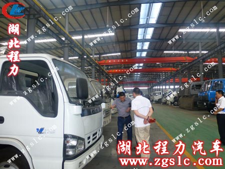 周總向掃路車車間王廠長提出自己的意見 周總向掃路車車間王廠長提出自己的意見