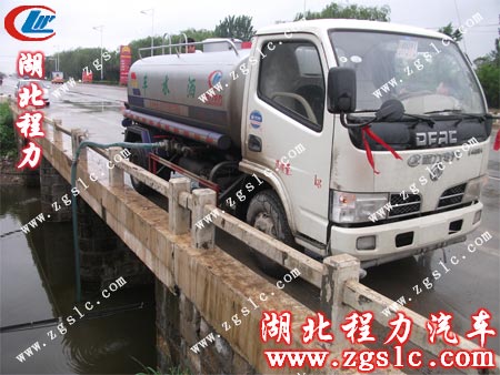 來到客戶指定地點(diǎn),試水驗(yàn)車 來到客戶指定地點(diǎn),試水驗(yàn)車