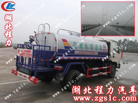 東風小霸王灑水車來到荊岳長江大橋 東風小霸王灑水車來到荊岳長江大橋