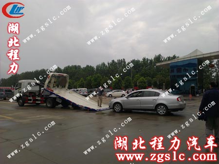 朋友將小車開到合適位置 朋友將小車開到合適位置