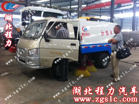 客戶直接前往車間看車 客戶直接前往車間看車