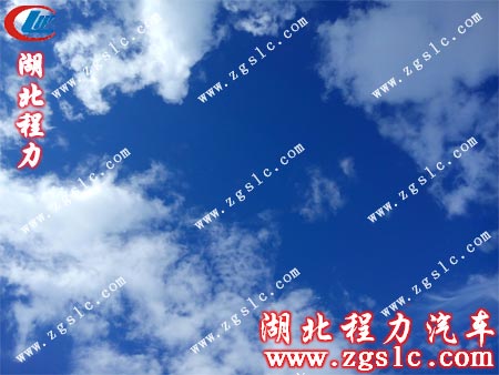 順利交車(chē),藍(lán)天白云留影 順利交車(chē),藍(lán)天白云留影