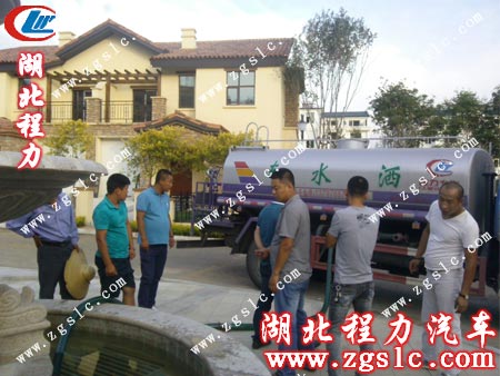 沈總和朋友們一起來驗收車輛 沈總和朋友們一起來驗收車輛