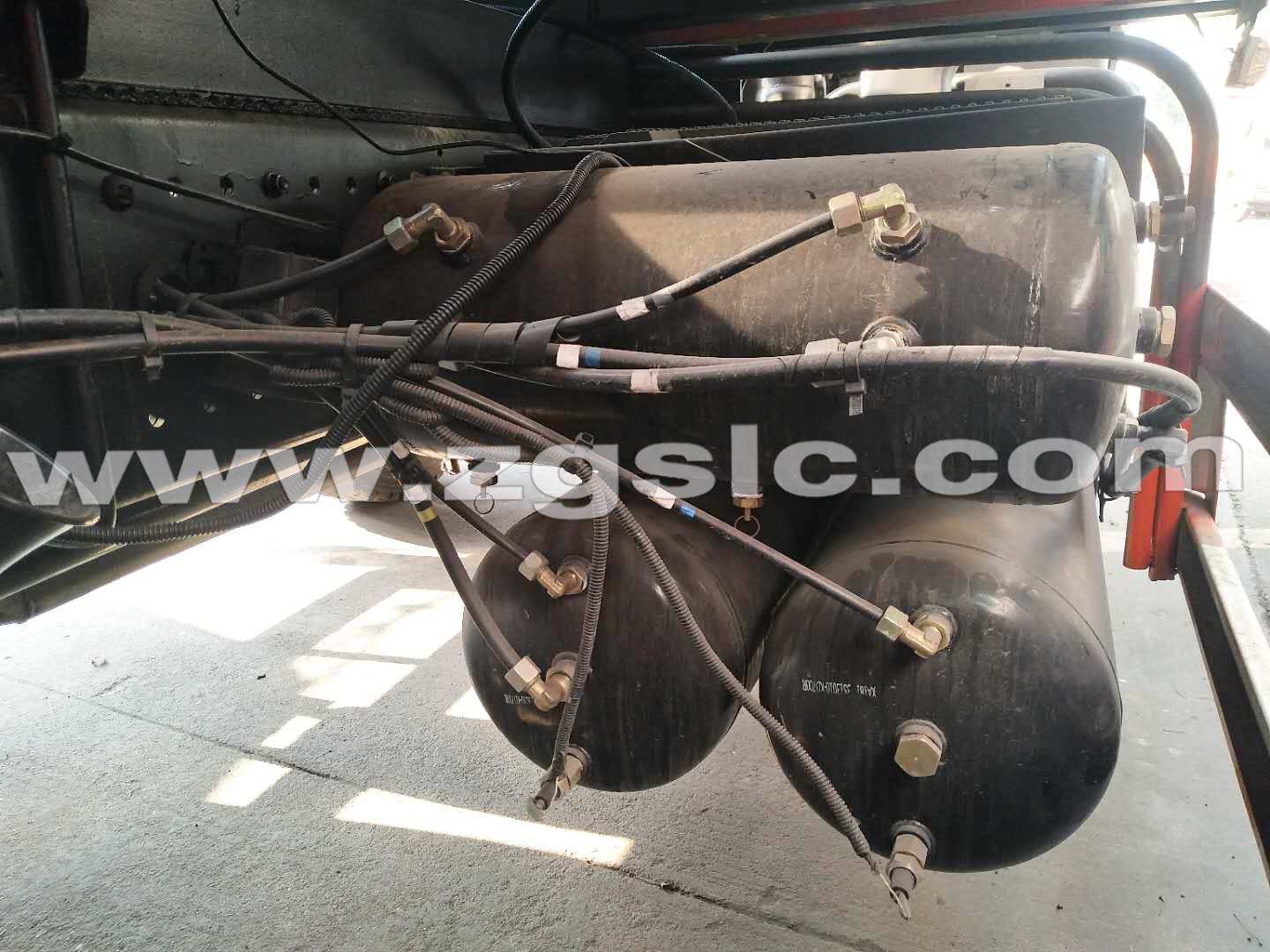 湖北程力集團東風后雙橋抑塵車