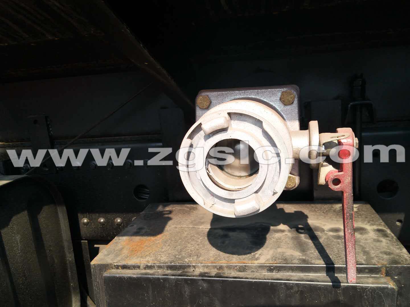 湖北程力集團東風后雙橋抑塵車