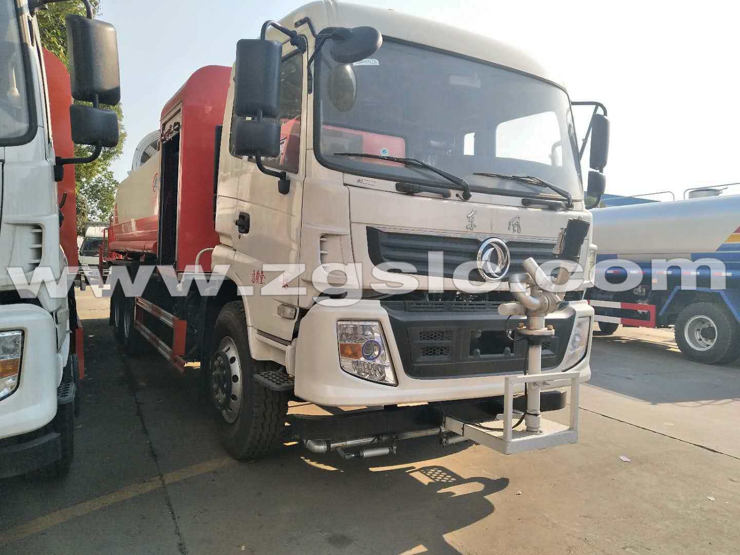 湖北程力集團東風后雙橋抑塵車