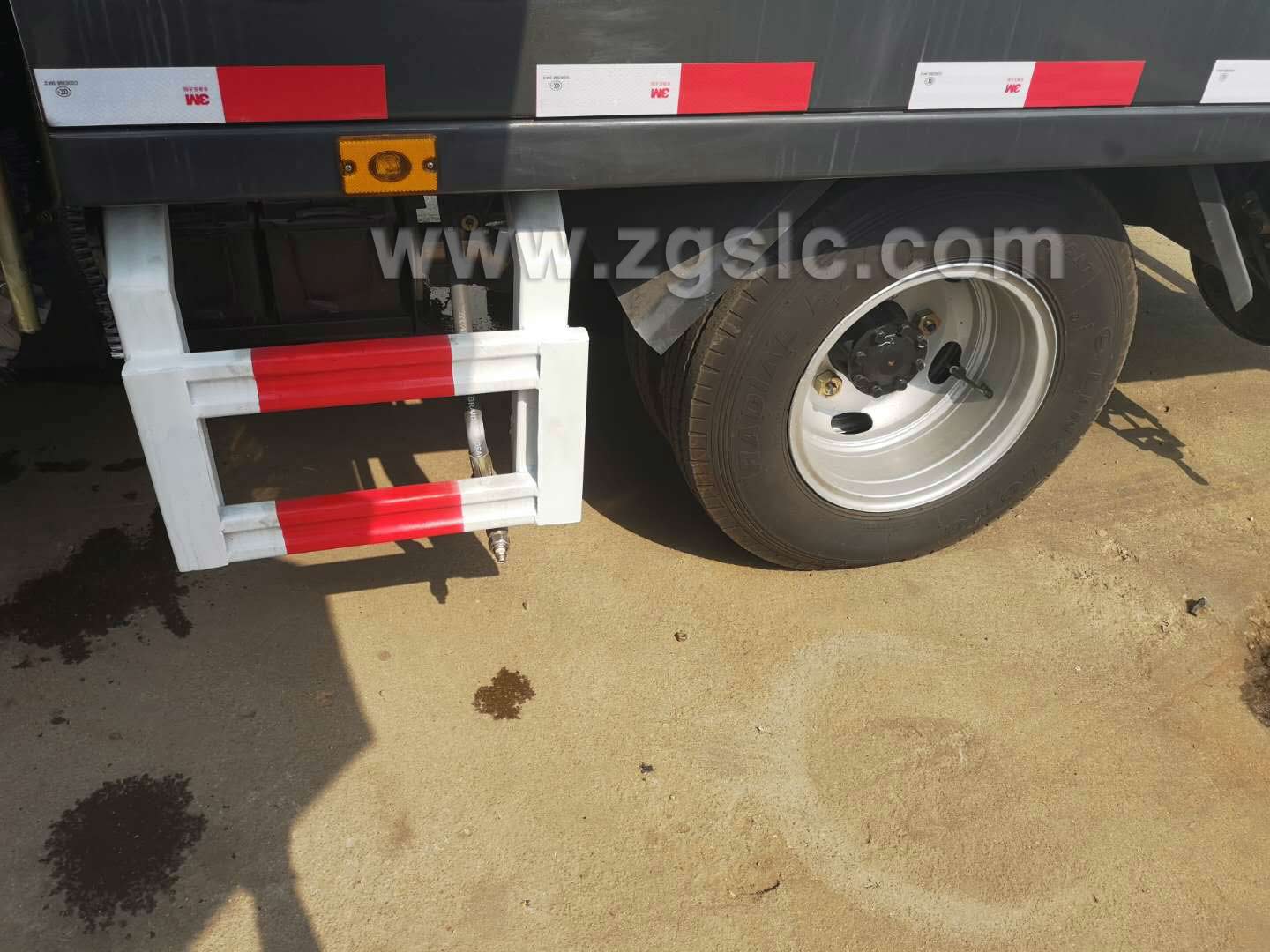 東風(fēng)多利卡護(hù)欄清洗車（國五）