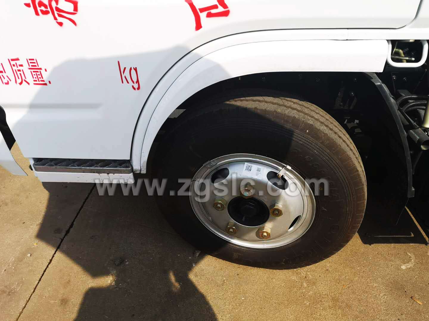 東風(fēng)多利卡護(hù)欄清洗車（國五）