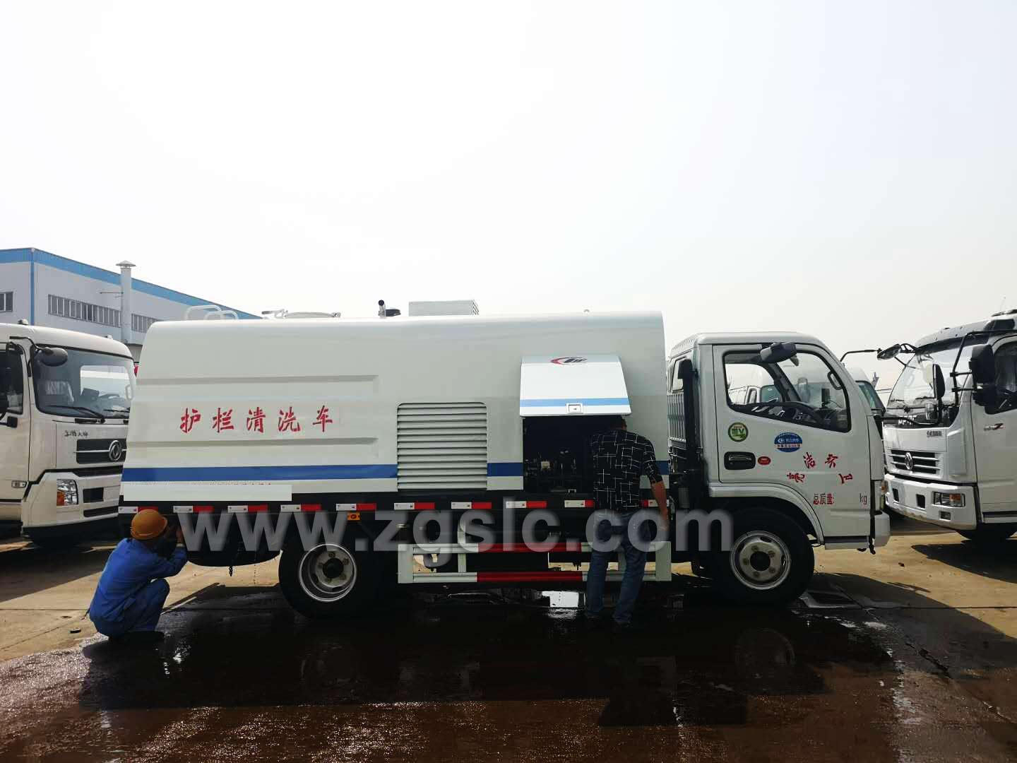 東風(fēng)多利卡護(hù)欄清洗車（國五）