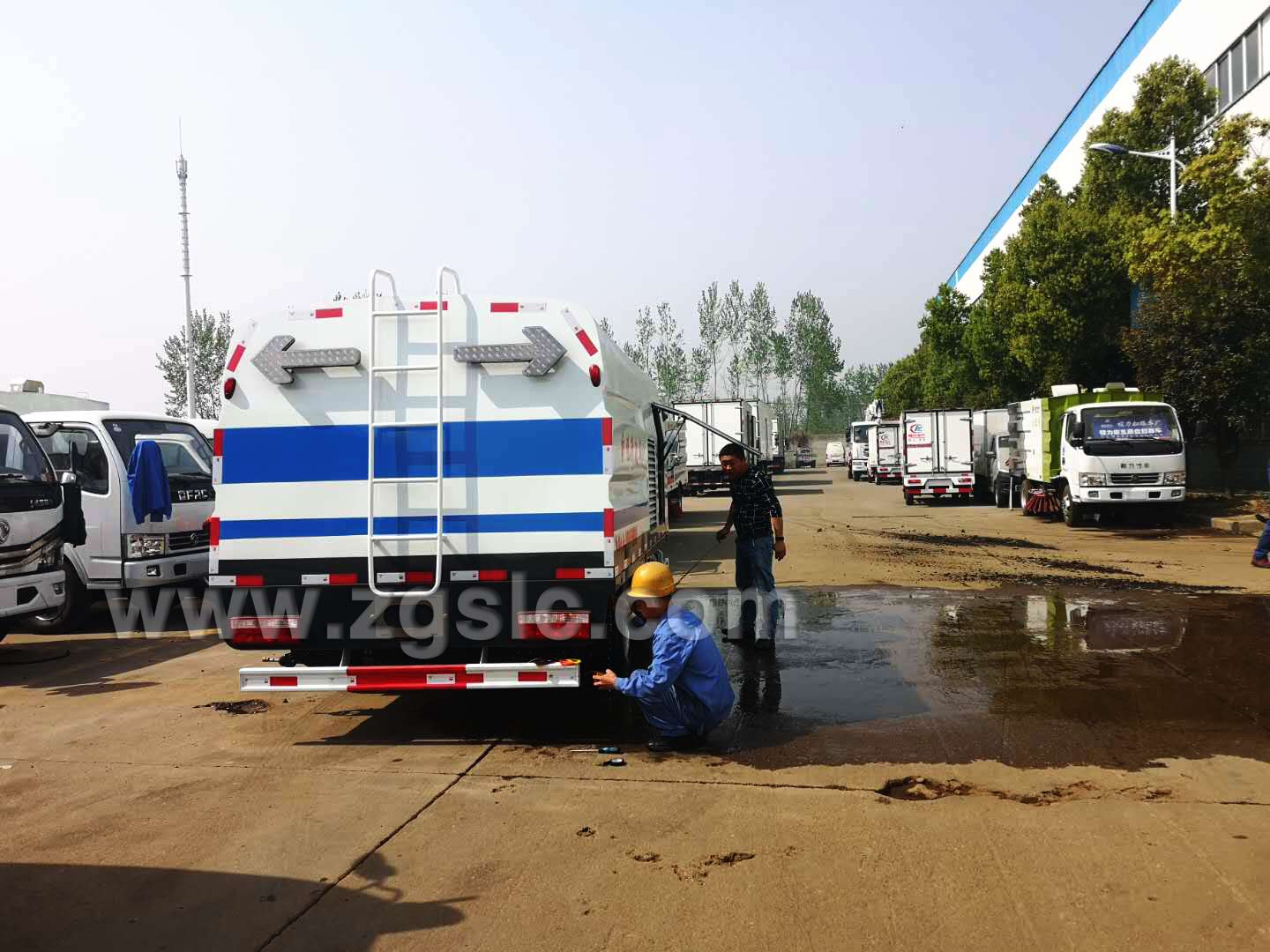 東風(fēng)多利卡護(hù)欄清洗車（國五）