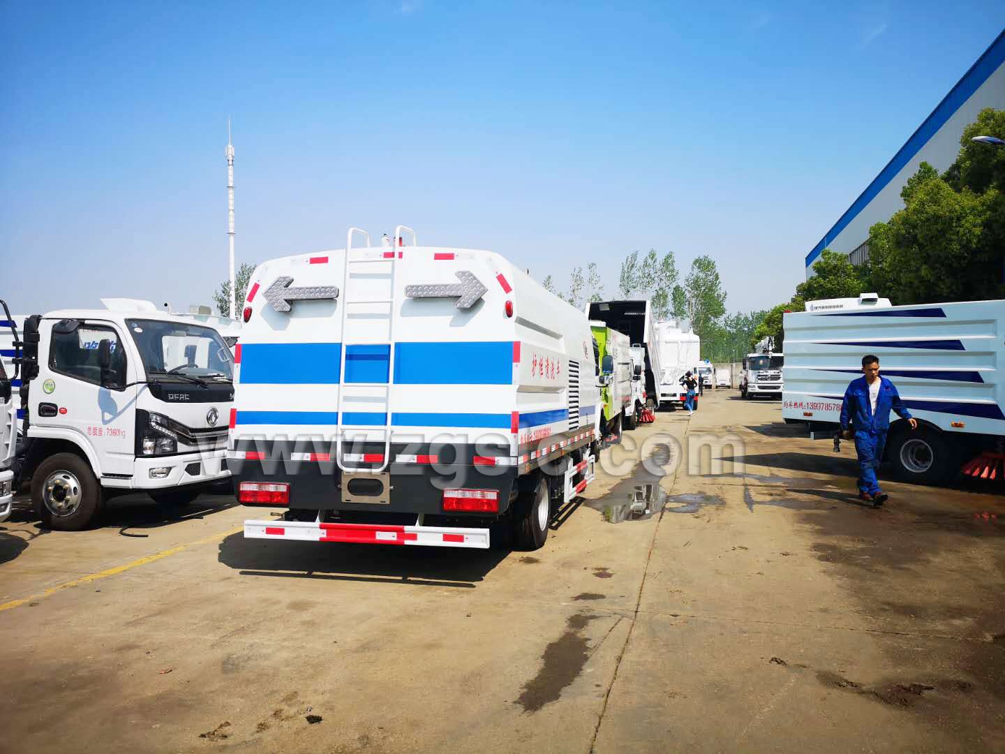 東風(fēng)多利卡護(hù)欄清洗車（國五）