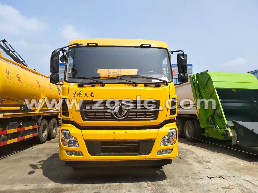 湖北程力東風天龍吸污車（國五）