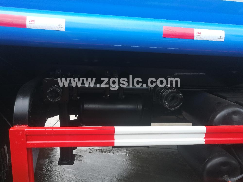 程力東風(fēng)后雙橋22噸灑水車黃牌（國五）細(xì)節(jié)