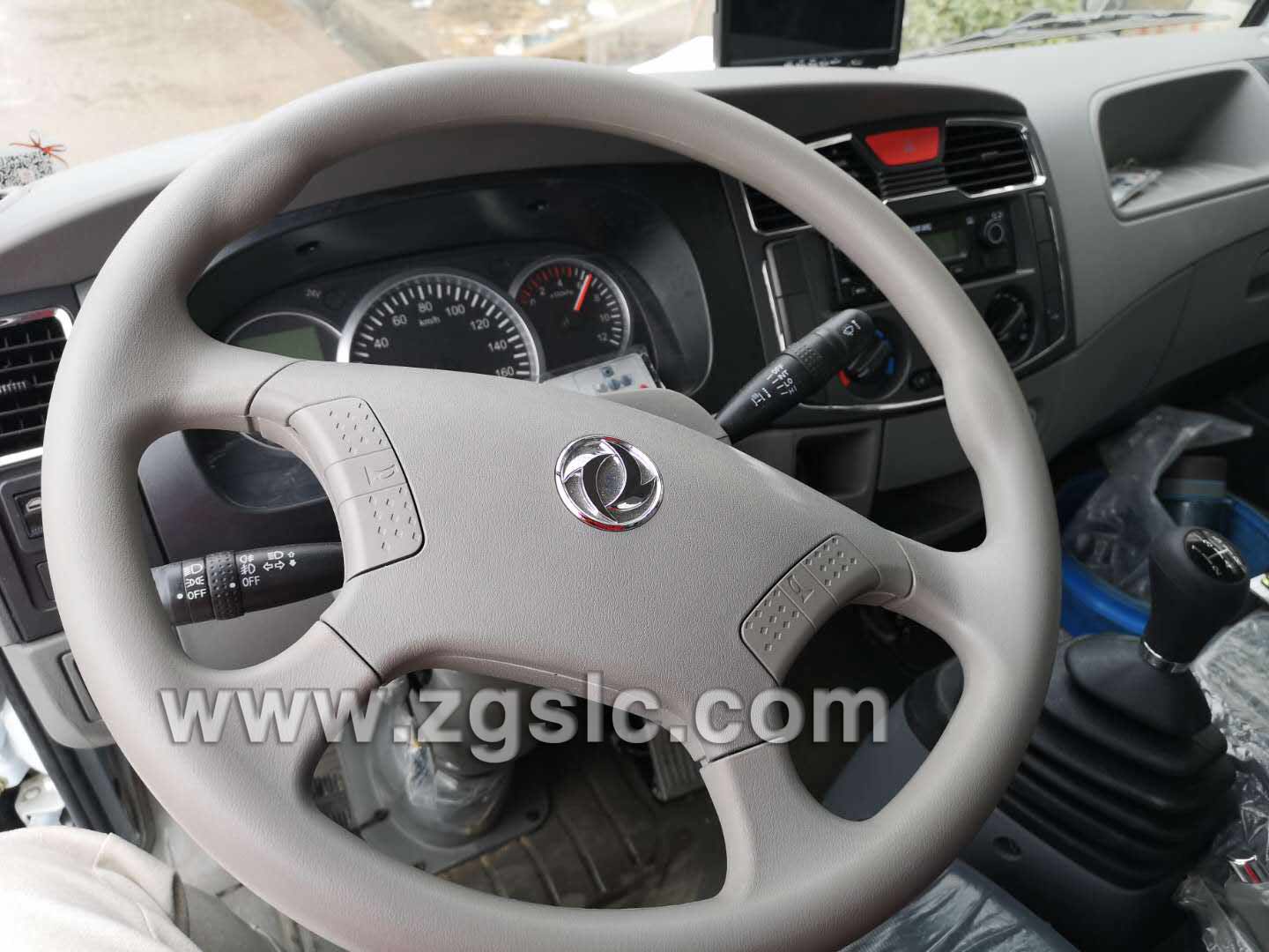 湖北程力東風大多利卡掃路車帶雪鏟（國五）