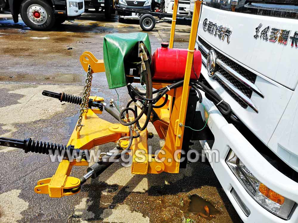 湖北程力東風大多利卡掃路車帶雪鏟（國五）