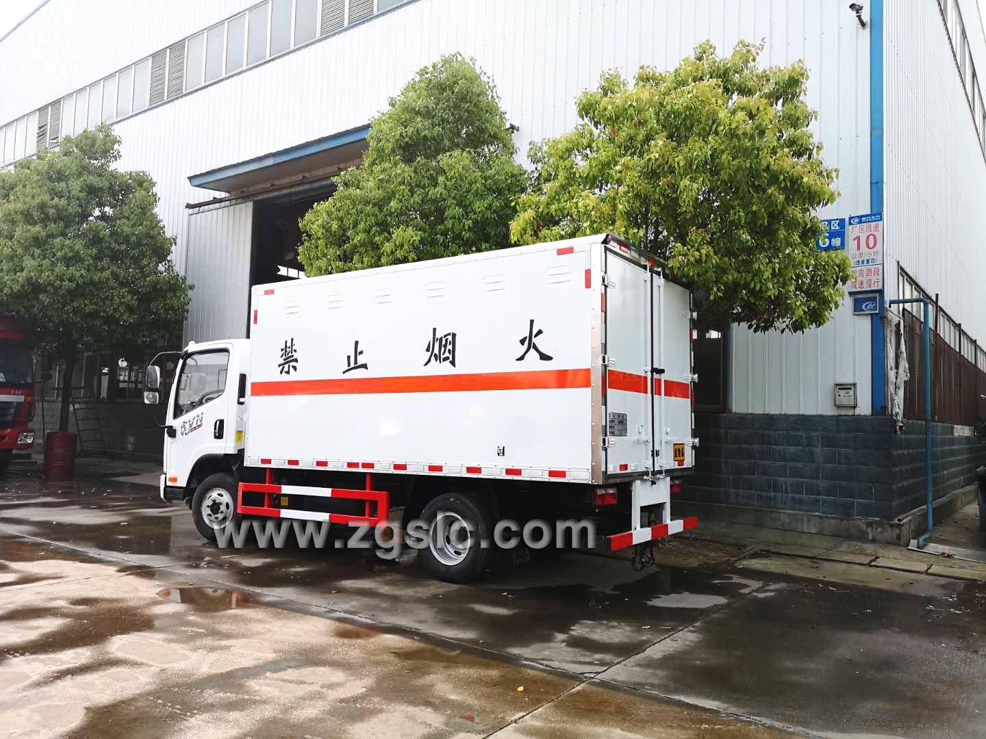 湖北程力解放虎威爆破器材運(yùn)輸車（國五）