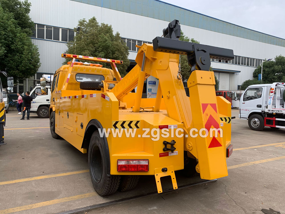 東風多利卡D8聯體一拖一清障車_東風多利卡D8聯體一拖一清障車廠家直銷電話