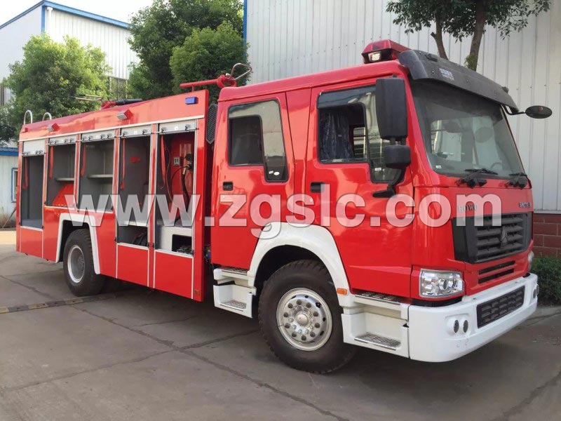 程力集團(tuán)豪沃干粉消防車(chē)（國(guó)五）