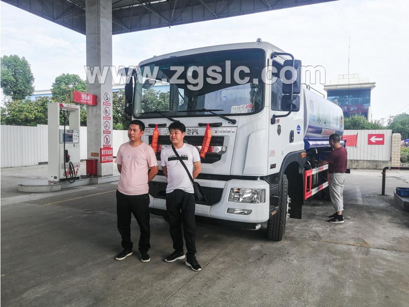 掃路車.jpg 掃路車.jpg