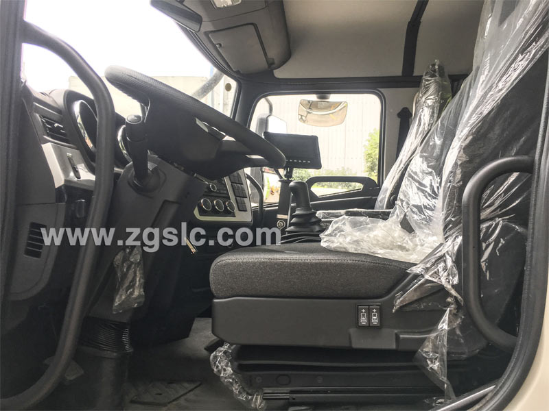 國六東風天錦洗掃車_國六東風天錦洗掃車駕駛室座椅是氣囊座椅嗎