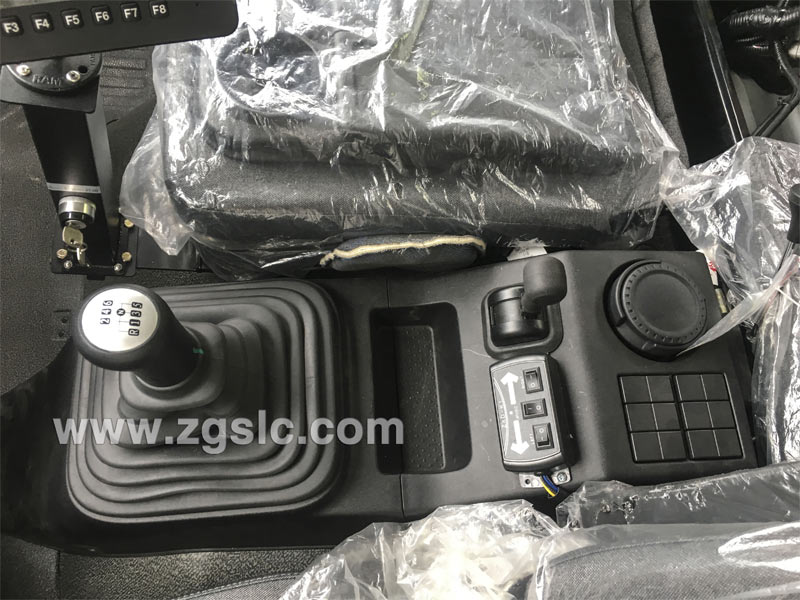 國六東風天錦洗掃車_國六東風天錦洗掃車駕駛室內部結構