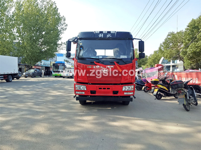 程力集團(tuán)解放J6平板運(yùn)輸車 程力集團(tuán)解放J6平板運(yùn)輸車