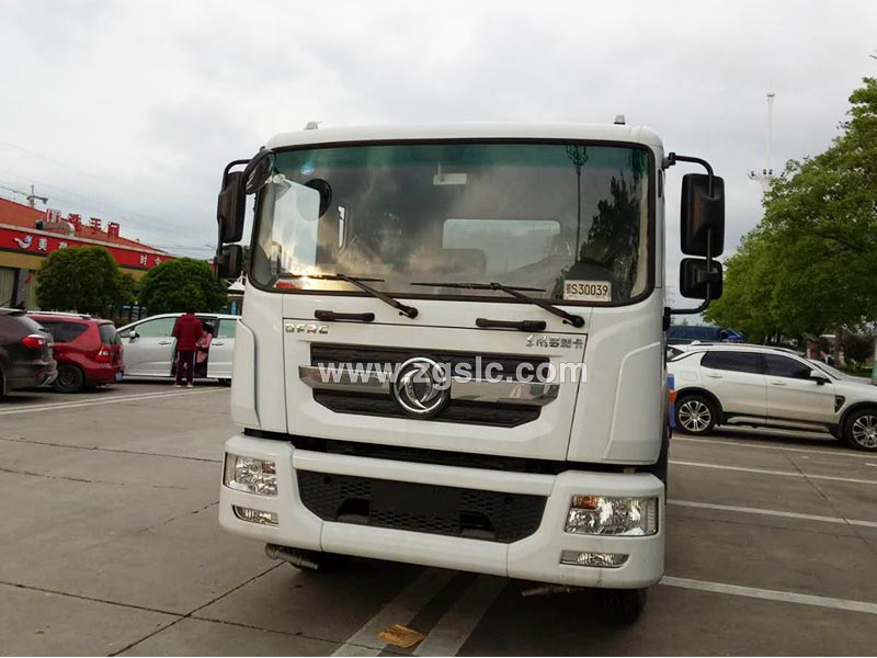 上圖為東風(fēng)D9多功能綠化噴灑車 上圖為東風(fēng)D9多功能綠化噴灑車