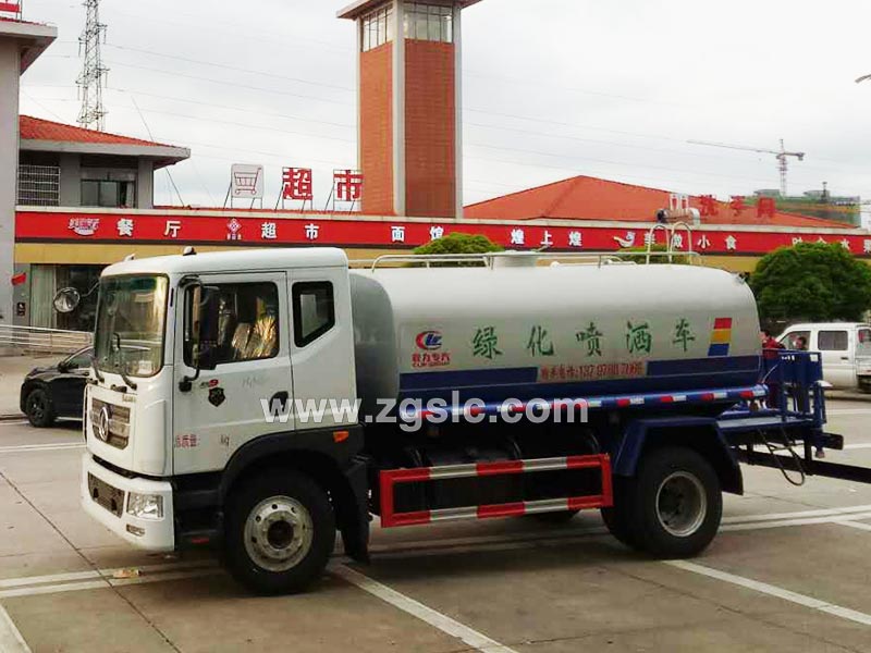 上圖為東風(fēng)D9多功能綠化噴灑車 上圖為東風(fēng)D9多功能綠化噴灑車