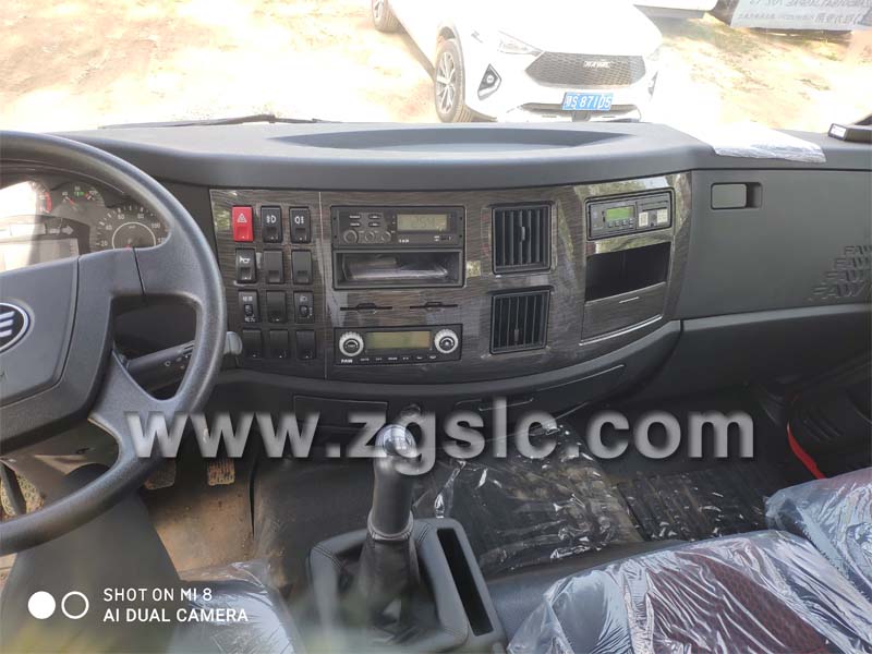 程力集團(tuán)解放J6平板運(yùn)輸車.jpg 程力集團(tuán)解放J6平板運(yùn)輸車.jpg