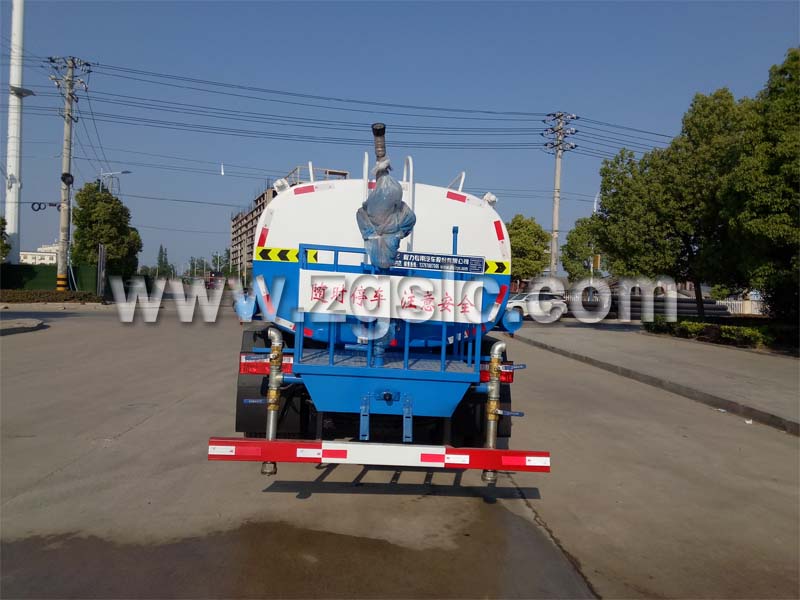 程力集團(tuán)東風(fēng)福瑞卡多功能綠化灑水車.jpg 程力集團(tuán)東風(fēng)福瑞卡多功能綠化灑水車.jpg