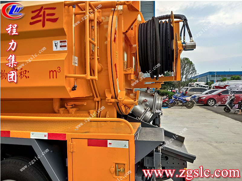 程力集團(tuán)多利卡清洗吸污車.jpg 程力集團(tuán)多利卡清洗吸污車.jpg