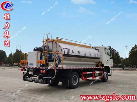 程力集團 2掃路車.jpg