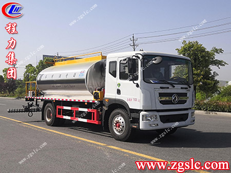 程力集團(tuán) 掃路1.jpg