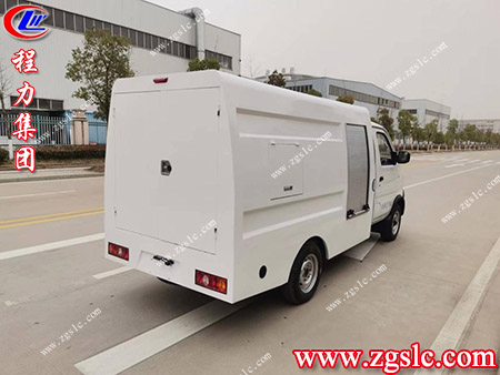 程力集團(tuán) 掃路3.jpg